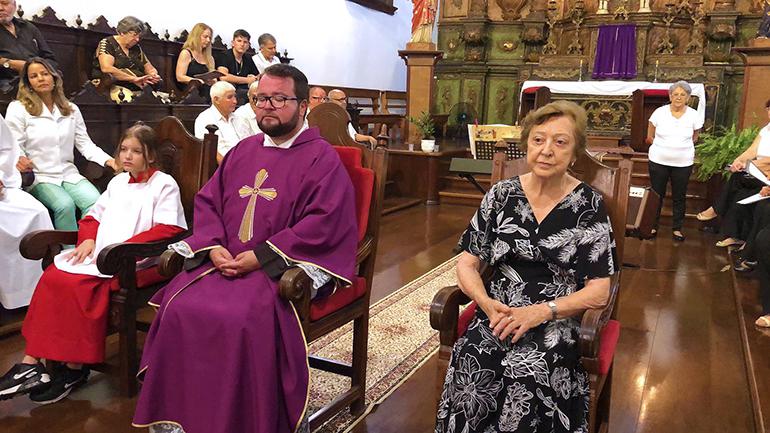 Professora Maria Shirley Speroni Fontana Recebe Diploma E Medalha Dom